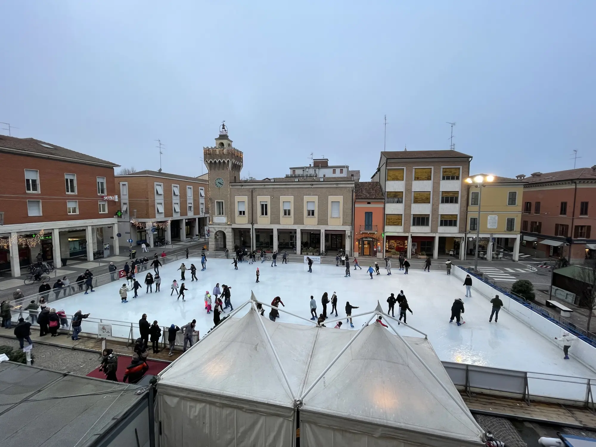 Apertura della pista del ghiaccio