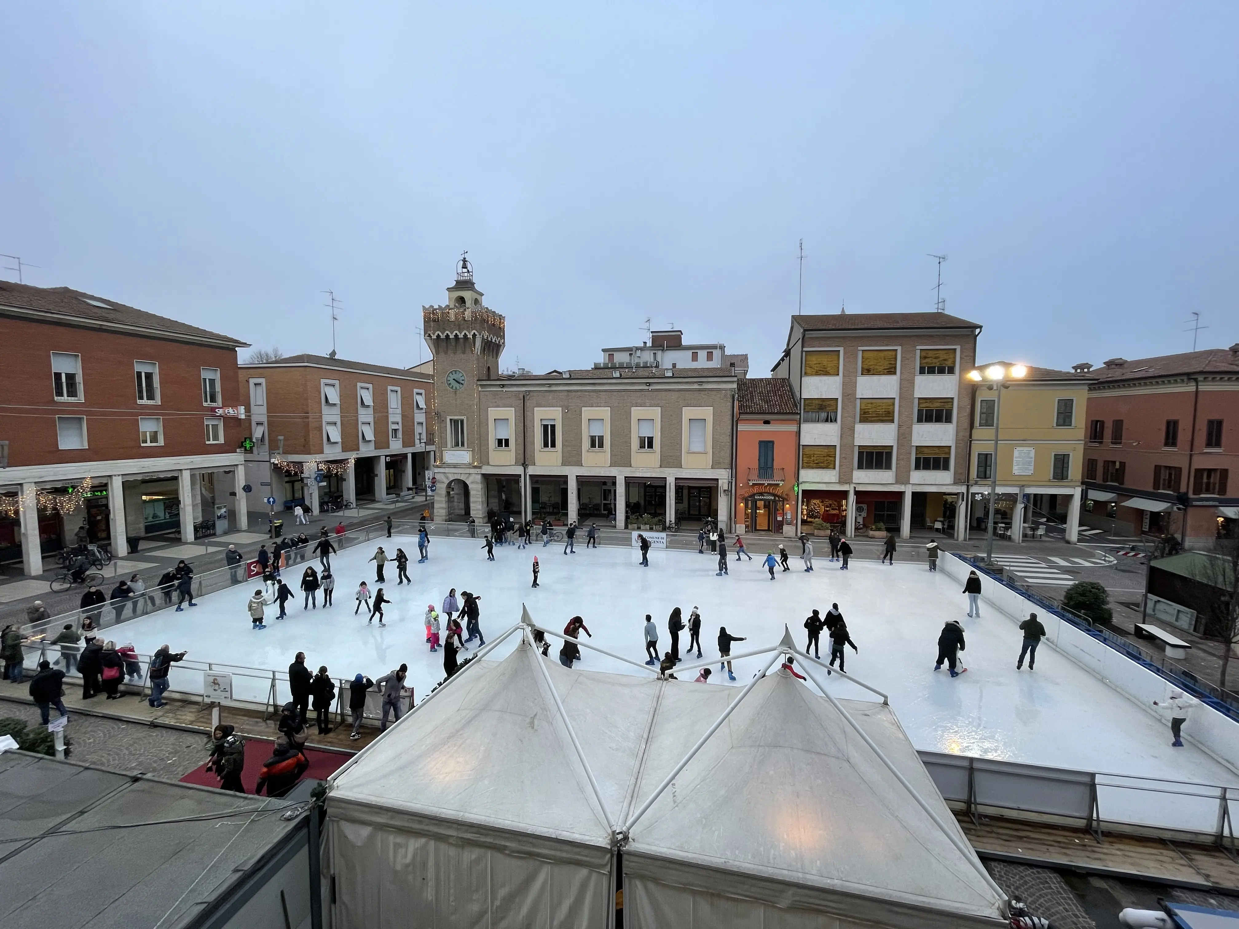 Apertura della pista del ghiaccio