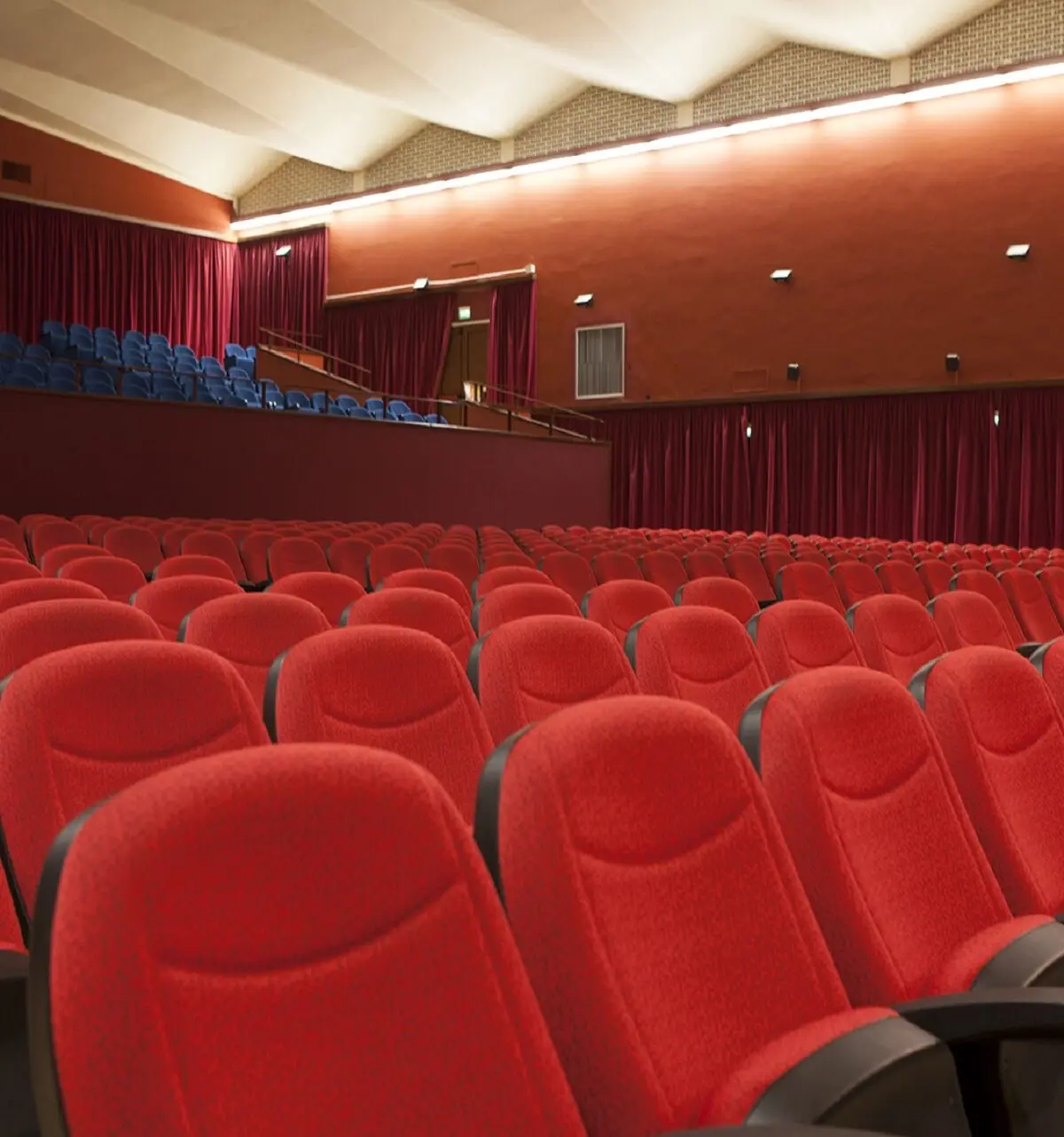 Film in prima visione e per bambini al Teatro dei Fluttuanti